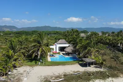 Image de Casa Del Carmen, hermosa frente a la playa, alberca frente al mar puesta del sol
