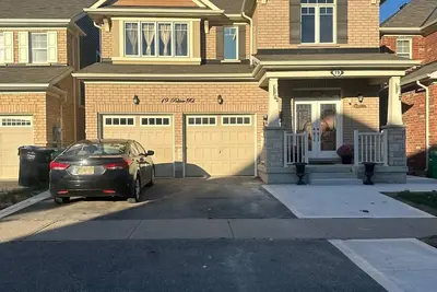 Image de Modern Family Home away from Home.