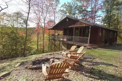 Image de Secluded 2 Bedroom Timber Ridge Cabin- Hot Tub, Lake Boat Ramp 1 Mile, Fishing