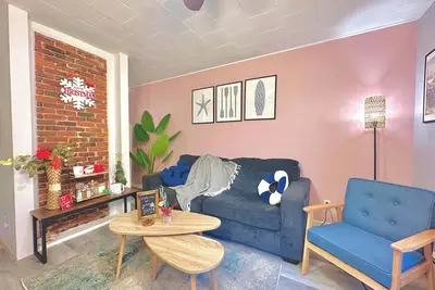 Image de Hot Choco Bar Backyard Access Private Entry