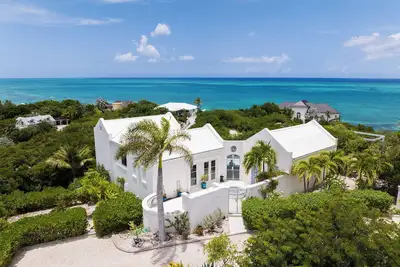 Image de Charming Villa 360° with Ocean Views + Hot Tub