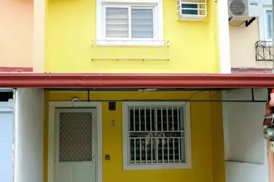 Image de Clark Stays Yellow | Community Pool