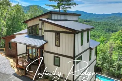 Image de Next-Level Poolside Paradise w/ Breathtaking Views