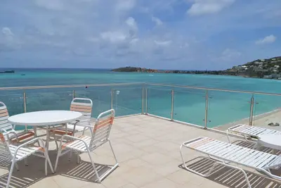 Image de 2br Penthouse Condo | Beachfront | Full Kitchen