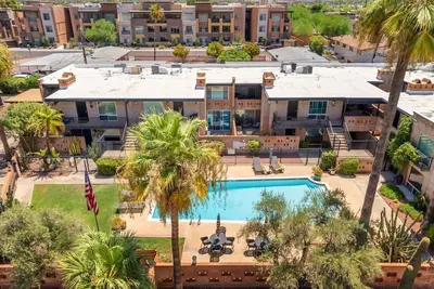 Image de Walk to Old Town | Modern Condo | Pool & Patio