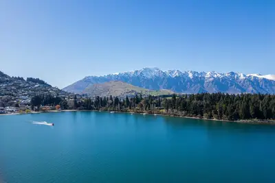 Image de Lakefront Luxe Penthouse - Queenstown Central