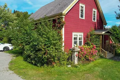 Image de Spacious Loft Suite in Historic Carriage House w/ Private Deck