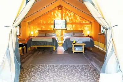 Image de Safari Glamping Tent | Forest Retreat & Hot Tubs!