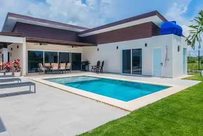 Image de Relaxing family-friendly home with pool, WiFi, Netflix & outdoor patio