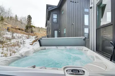 Image de Saltwater Hot Tub! Unit Near Winter Park Slopes