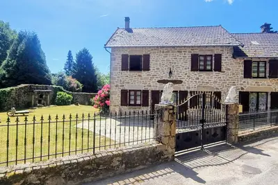 Image de Grande Maison familiale, 5 mn a pied du lac, animaux de compagnie acceptés.
