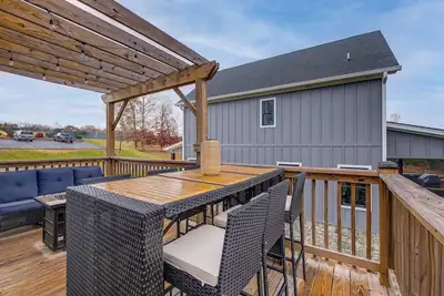 Image de Getaway w/ Resort Perks at Smith Mountain Lake!