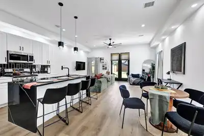 Image de Workspace! Quiet Houston Retreat for Long Stays