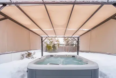 Image de Family Hot Tub| 10 Guests | Foosball + Smart Tv