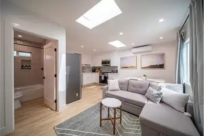 Image de Charming 2br Home  Prime Burbank Location