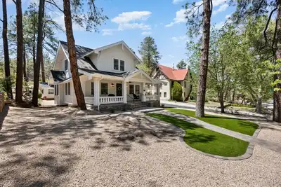 Image de The 1925 Senators House- 100 Yr Old Home downtown!