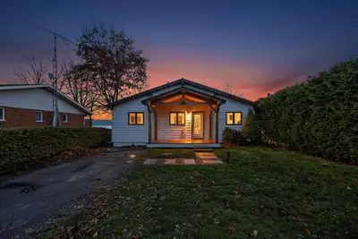 Image de Modern Lake Simcoe Waterfront Home