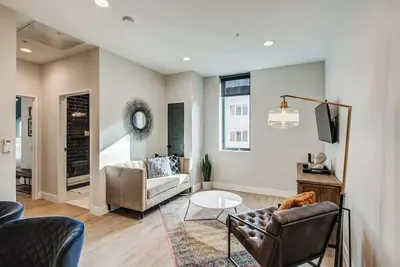 Image de Utica - Chic Tennyson 2-Bedroom Apt