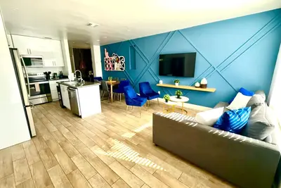 Image de Chic, Newly Renovated 2-Bedroom Miami Unit