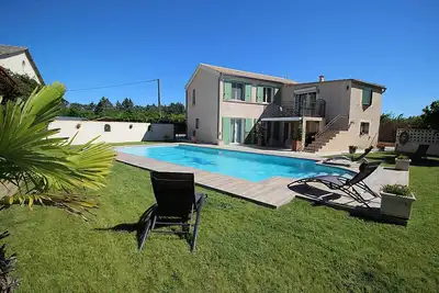 Image de Près de Nîmes, grande villa climatisée, belle piscine, animaux admis (1).
