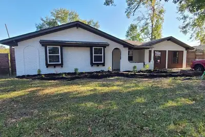 Image de Tranquil 3-bedroom house with soaking tubs in charming Orange