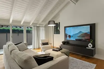 Image de The Golden Duo – Two luxury units in one building by Aura Luxury Collection