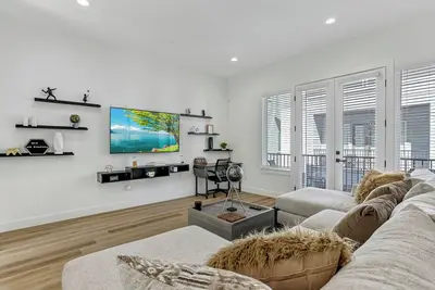 Image de 3br Modern Retreat: Fast Wi-Fi, Garage, Full Gym