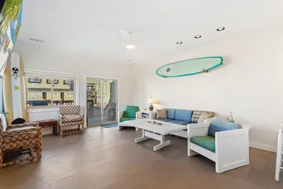 Image de Knot Work : Oceanview, community pool and beach