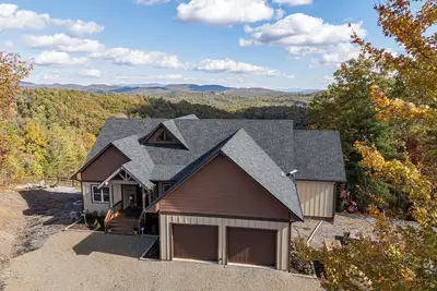 Image de Endless views, hot tub, game room and theater!