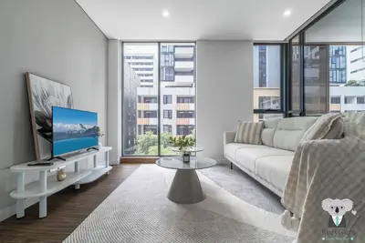 Image de KozyGuru | Mascot | Stylish 2br | Balconyand Parking
