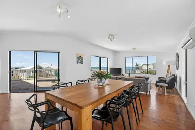 Image de Open the door to your next beach side escape