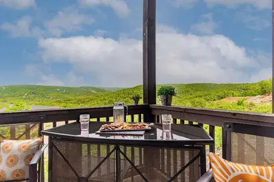 Image de Stay & Play! Right next to Sdc + Waffles, Games, Hot tub, Pool