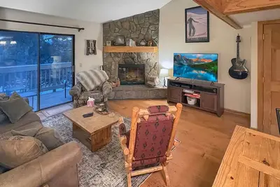 Image de Summit Sanctuary of MeadowRidge. Great space and great location!