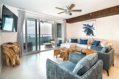 Image de Casago Brand New Rental-Luxury Retreat with Breathtaking Views