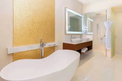 Image de Modern 2br Suite at Villa La Valencia – Christmas at an Oceanfront Resort