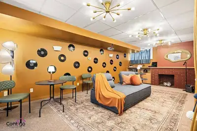 Image de Campus Karaoke House | Near University | Sleeps 12