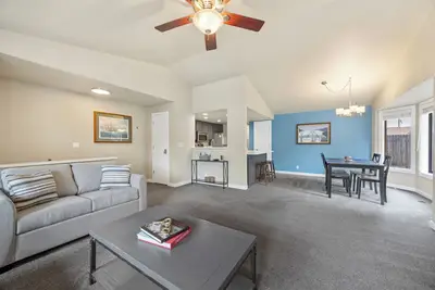 Image de 2-bedroom 2 bathroom townhome near St. Alphonsus, downtown, freeway and parks