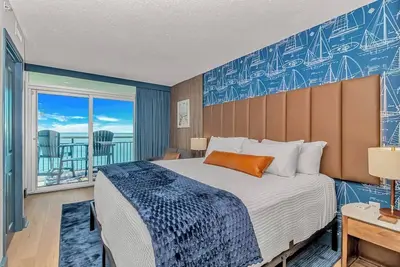 Image de Modern Oceanfront Studio 18th Fl | King + Balcony