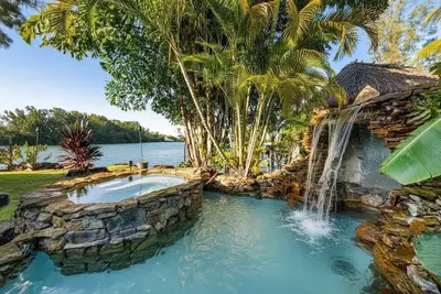 Image de Modern Miami Lake House, Jacuzzi, Billiards, Bbq