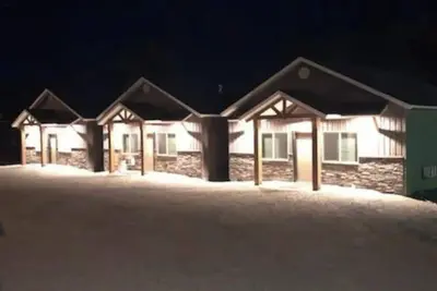 Image de On The Banks Of The Salon River 2 Bed/2 Bath/Sleeps 6