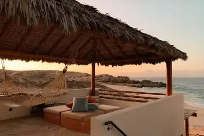 Image de Secluded Beach - Off-Grid Villa - King Beds