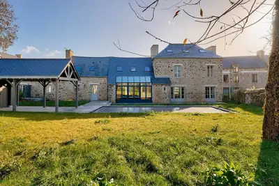 Image de Maison pour 12 avec grand jardin et piscine