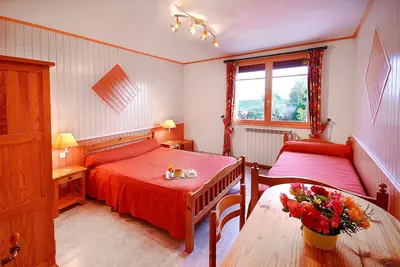 Image de Chambre d’hôtes « Chambre Saumon » avec terrasse partagée, jardin partagé et Wi-Fi
