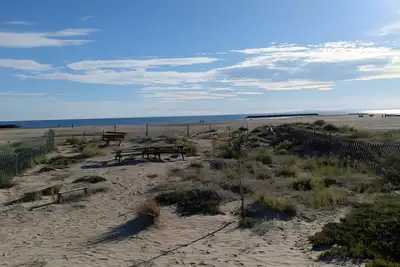 Image de Mobil-home « Camping Les Dunes » avec terrasse privée, jardin commun et climatisation