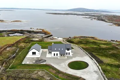 Image de St Thomas Bay Luxury by the Water at Carraroe