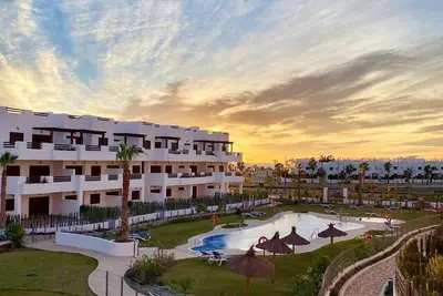 Image de Appartement moderne près de la plage, climatisé, 2 chambres, avec jardin commun