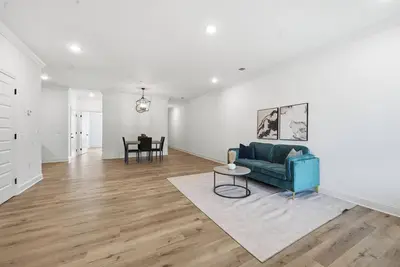 Image de Modern 2br/2ba Retreat · Bright & Airy