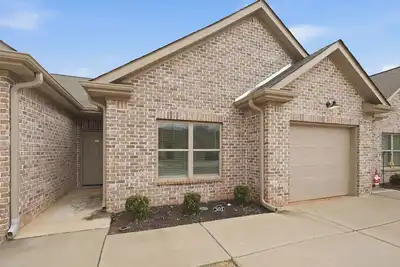 Image de Chic 2br/2ba Home · Great Location