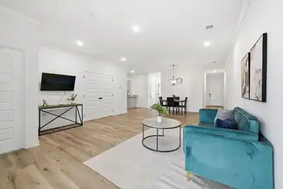 Image de Relaxing 2br/2ba Space · Modern Comfort