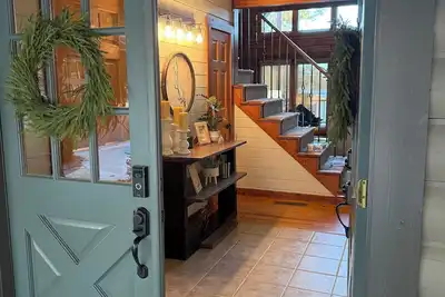 Image de A Hidden Treasure! Stunning location onLake Oconee
